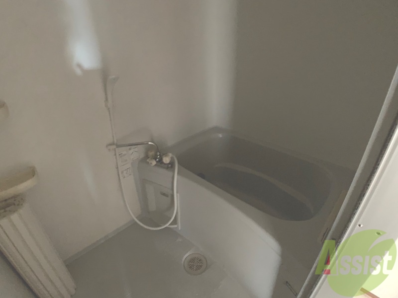 バス・シャワールーム　コチラで日々の疲れを癒し、リラックスしてください