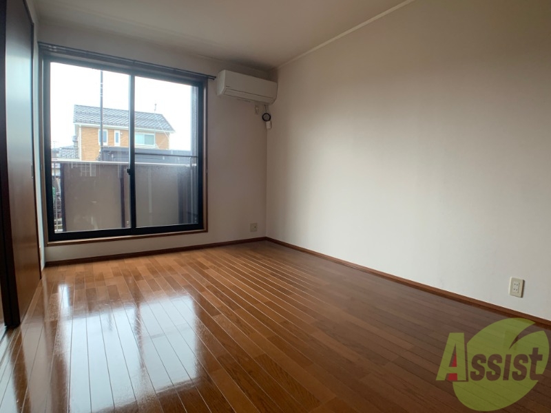 居室・リビング　６帖のリビングになります。伸び伸び出来そうですね。