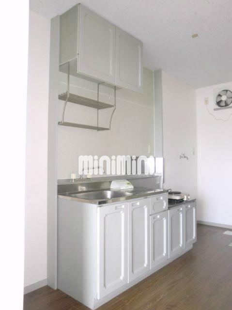 キッチン　キッチン周りも収納が充実しています