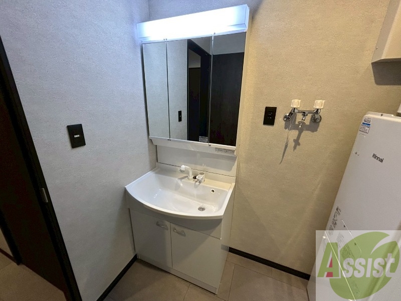 洗面設備　こちらに洗面台があります。朝の洗顔はこちらで。