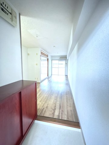 玄関　収納もある玄関です