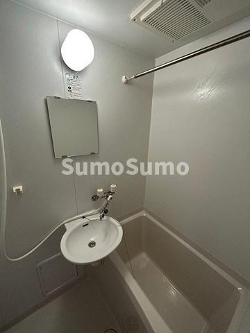 バス・シャワールーム　落ち着いた空間のお風呂です