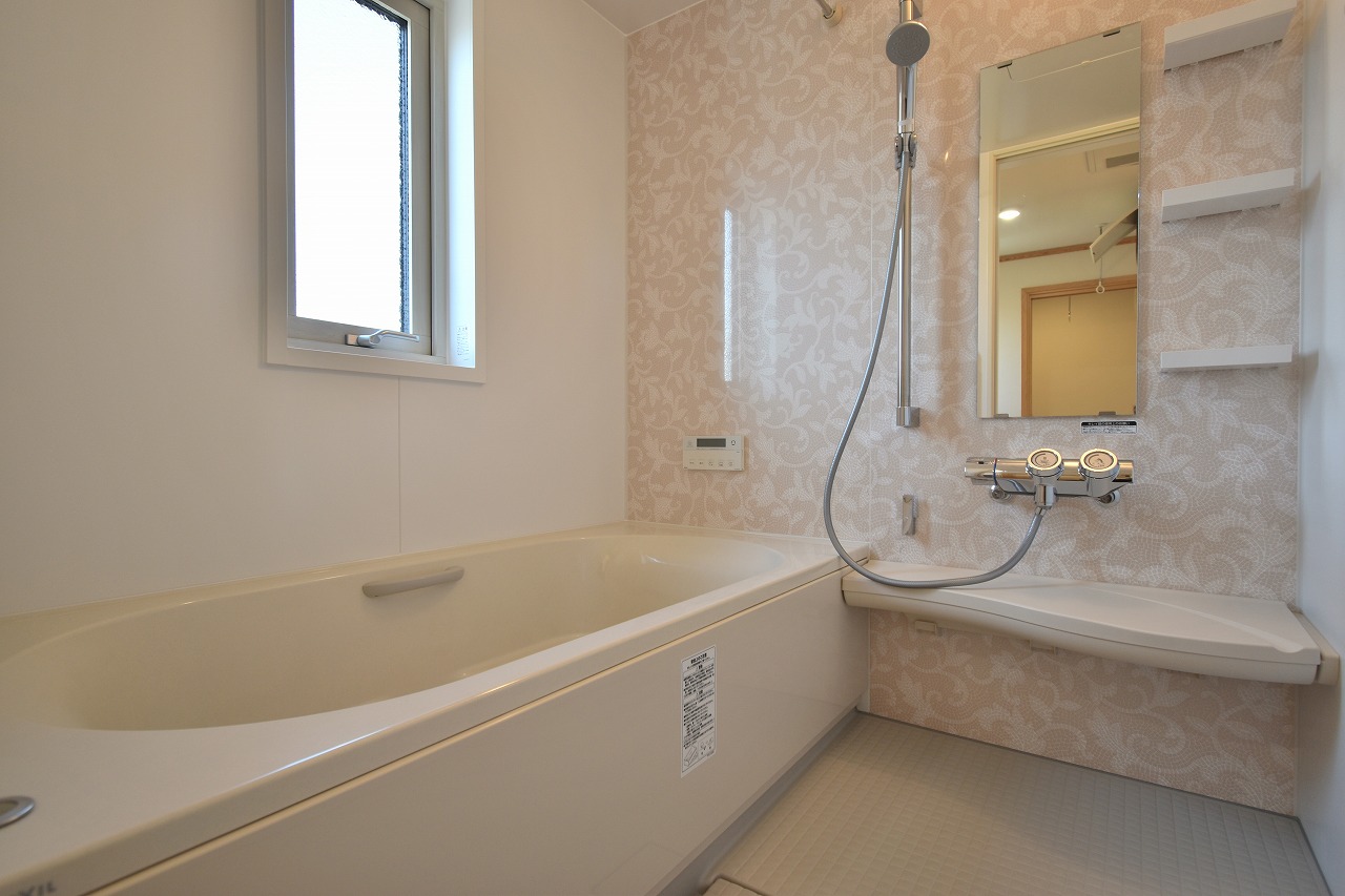 バス・シャワールーム　広い浴室