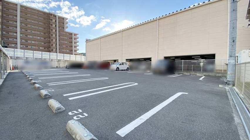 駐車場　エントランス