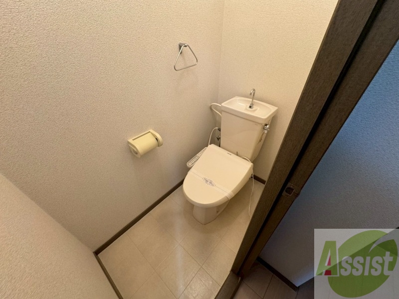 トイレ　こちらはトイレです。清潔感があり、安心して使用できます。