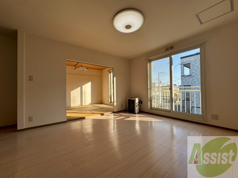 居室・リビング　広くてキレイなお部屋が広がっていて、充実した生活が送れそう。