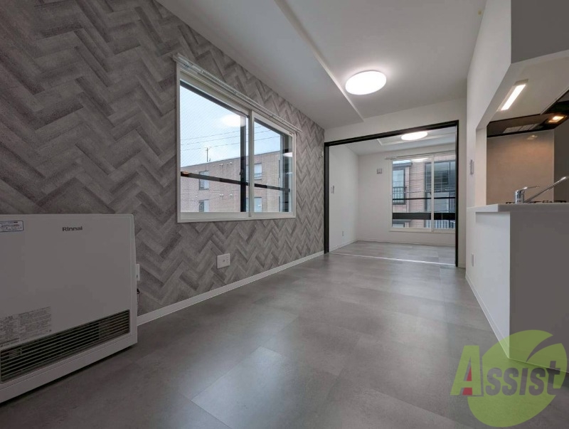 居室・リビング　アクセントクロスがお洒落なお部屋になっています！