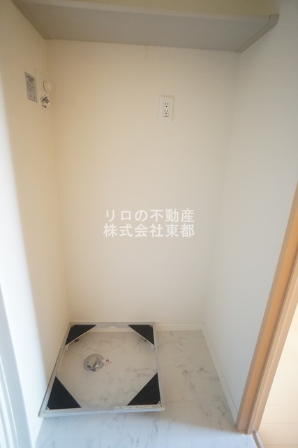 その他　洗濯機置き場は室内にあるので雨に濡れる心配はありません。