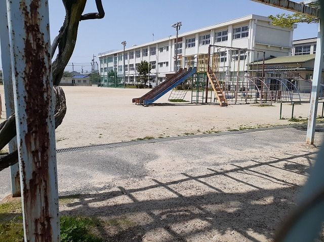 小学校　岐阜市立且格小学校（小学校）まで300m