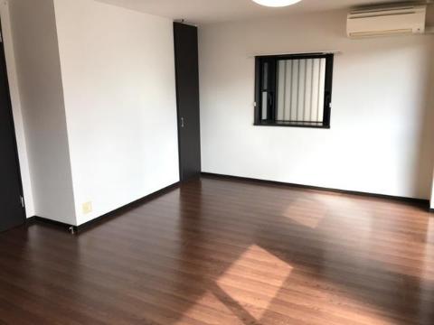 居室・リビング　室内