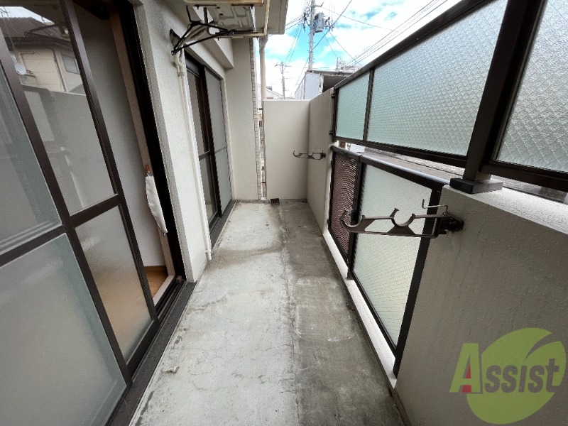 バルコニー　洗濯物がたくさん干せるバルコニーで嬉しいですね。