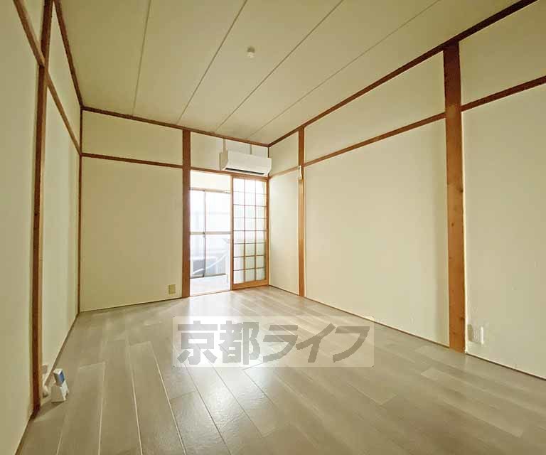 居室・リビング　北山駅徒歩圏内のリノベーション済戸建てです。