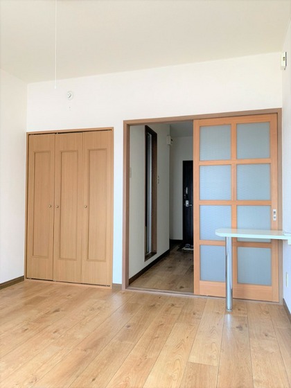 居室・リビング　※他号室の写真です