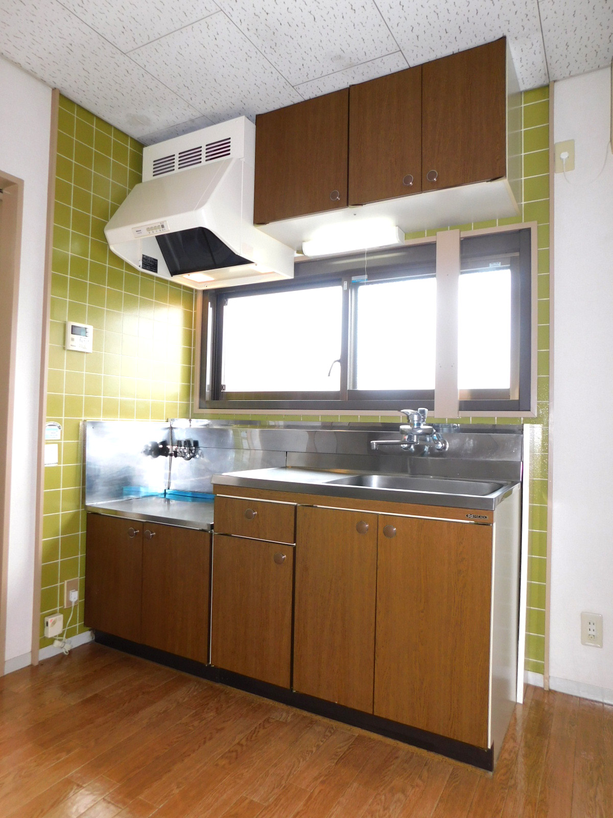 キッチン　キッチンに窓あります