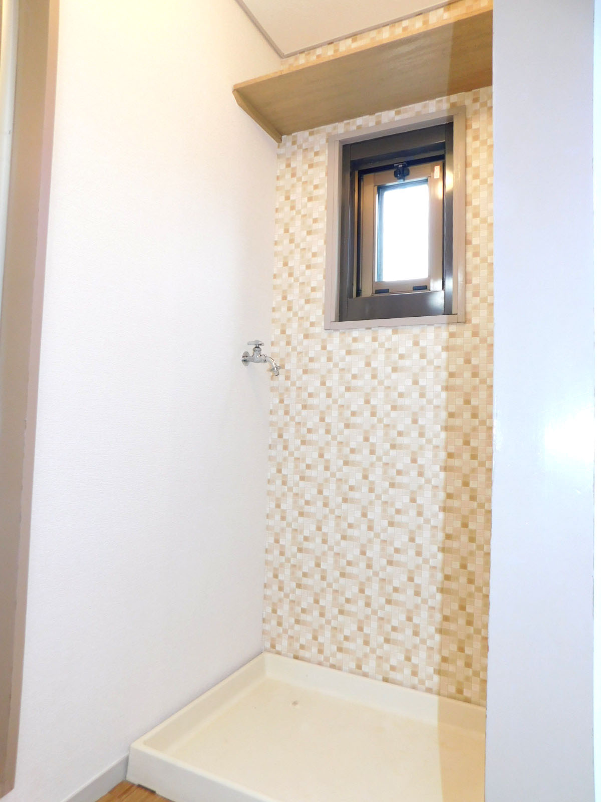 その他部屋・スペース　洗濯機置場に窓あります