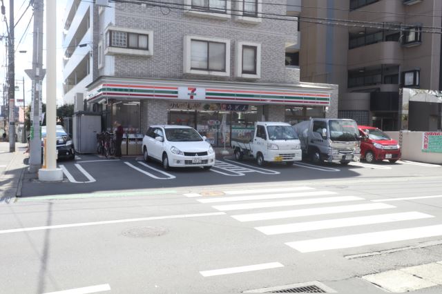 コンビニ　セブンイレブン（コンビニ）まで630m