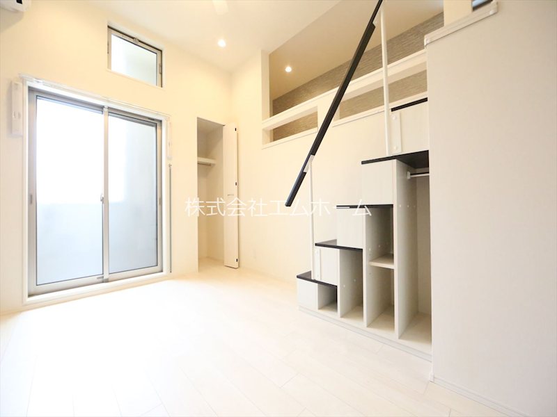 居室・リビング　洋室6.2帖　ロフト5.9帖（収納にも寝室にも使えます）