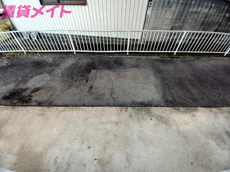 バルコニー　同建物の別部屋反転写真です