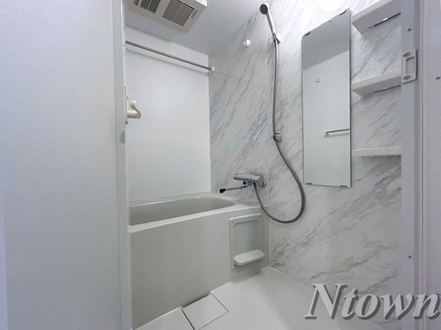 バス・シャワールーム　落ち着いた空間のお風呂です