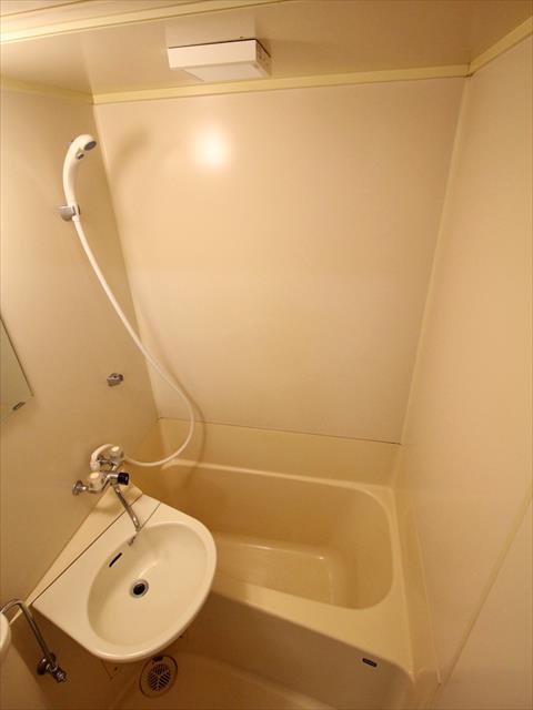 バス・シャワールーム　松山市平和通　丸の内ハイツ　浴室