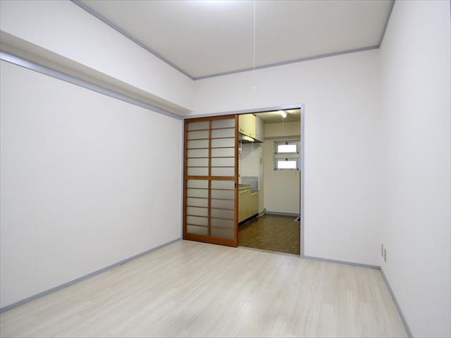 居室・リビング　松山市平和通　丸の内ハイツ　リビング