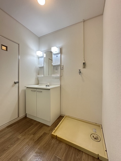 洗面設備　別部屋参考写真です