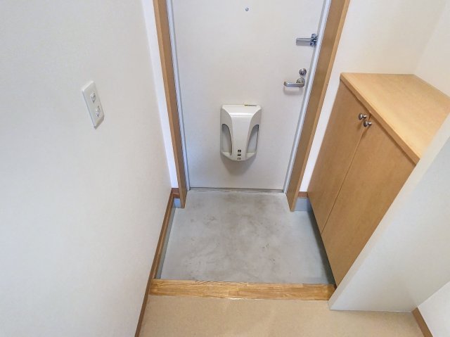 玄関　※同タイプサンプル写真