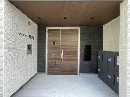 建物外観　オートロック共用玄関