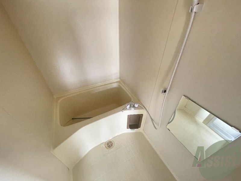 バス・シャワールーム　お風呂はこちら。１人暮らしにはピッタリのサイズ感ですね！