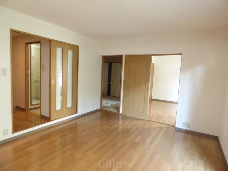 居室・リビング　別のお部屋のお写真です