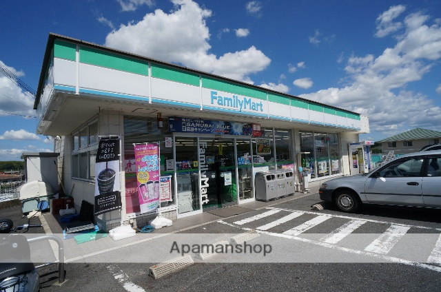 コンビニ　ファミリーマート　王寺本町一丁目店（コンビニ）まで874m