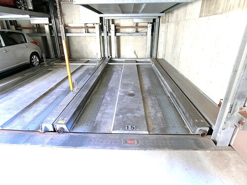 駐車場　敷地内機械式駐車場