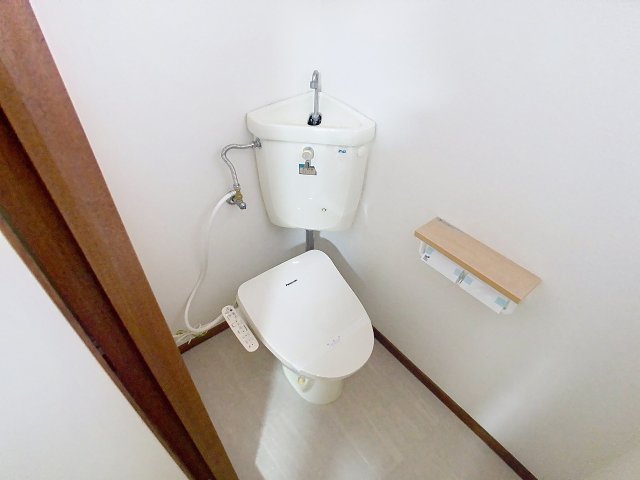 トイレ　2026年1月撮影。現況が相違する場合は現況を優先致します。