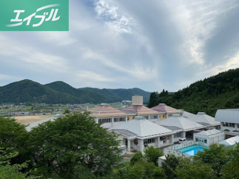 小学校　岡山市立御津小学校（小学校）まで1106m