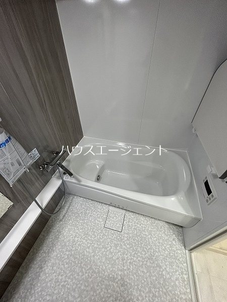 バス・シャワールーム　バス・トイレ別です。※参考画像