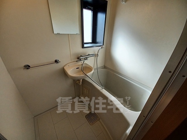 バス・シャワールーム　同建物　別部屋