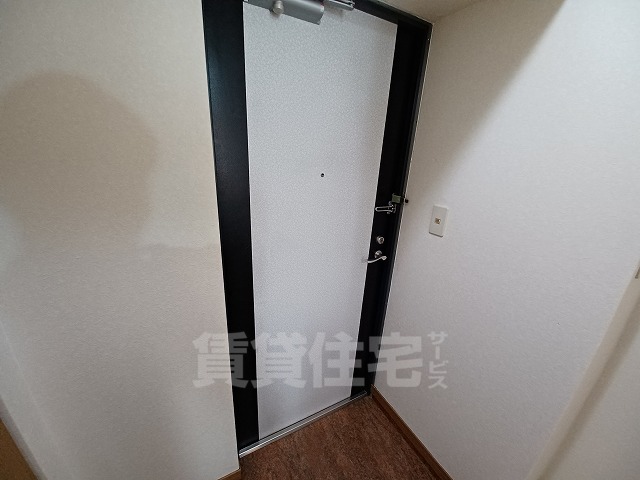 玄関　同建物　別部屋