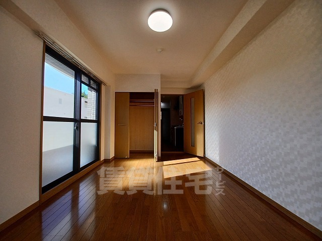 居室・リビング　同建物　別部屋