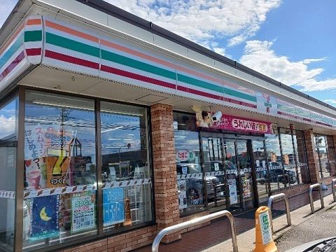 コンビニ　セブンイレブン滑川柳原店（コンビニ）まで700m