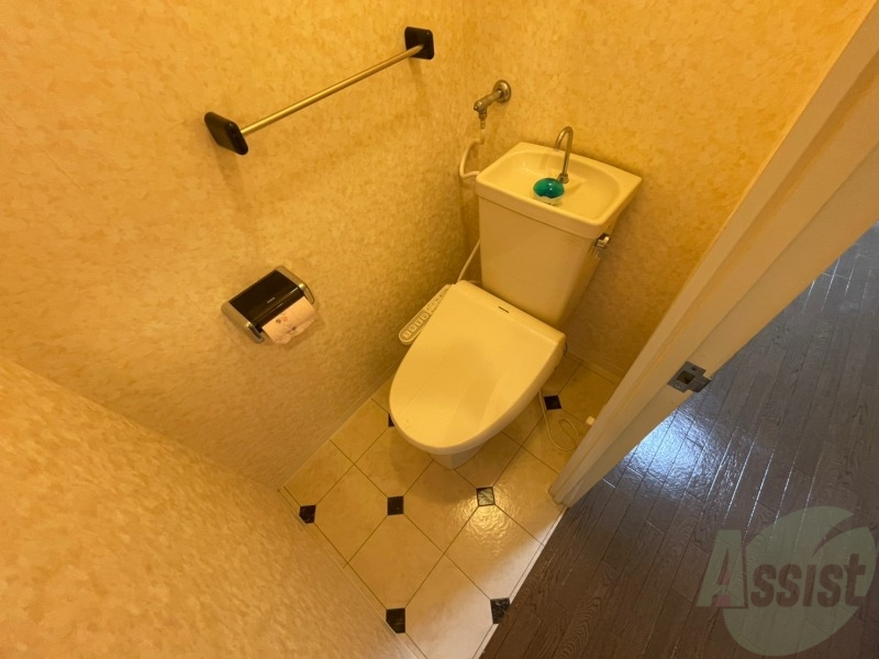 トイレ　こちらはトイレです。清潔感があり、安心して使用できます。