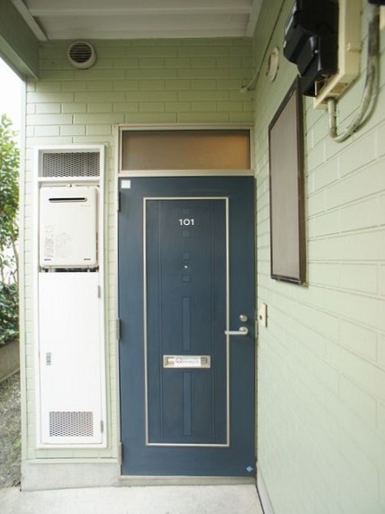 セキュリティ　オシャレな玄関はドアチャイムです。