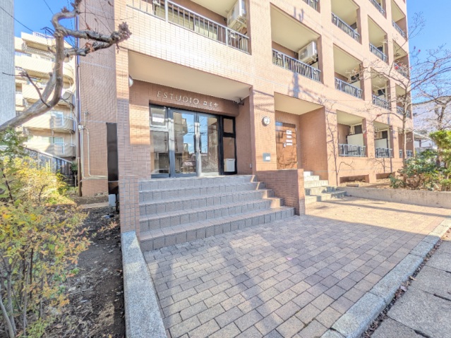 建物外観　正面玄関