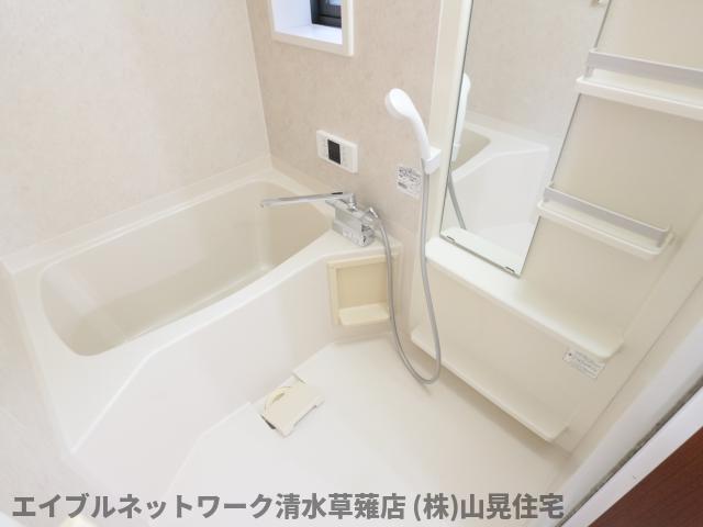 バス・シャワールーム　落ち着いた空間のお風呂です