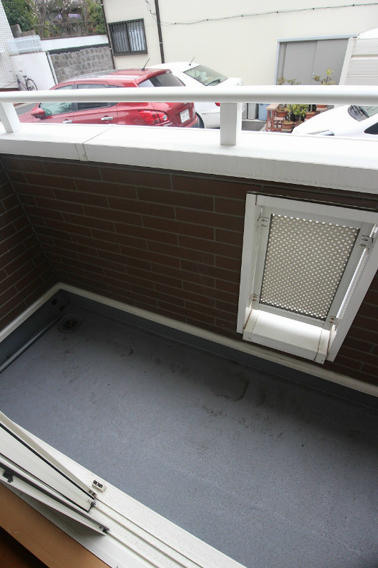 バルコニー　明るいバルコニー