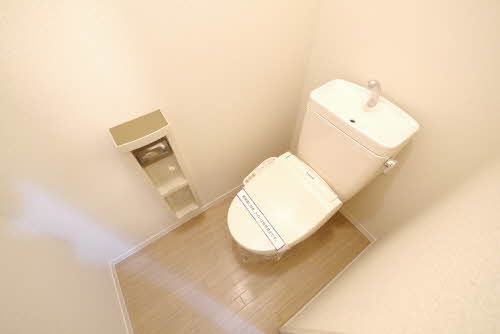 トイレ　温水洗浄便座