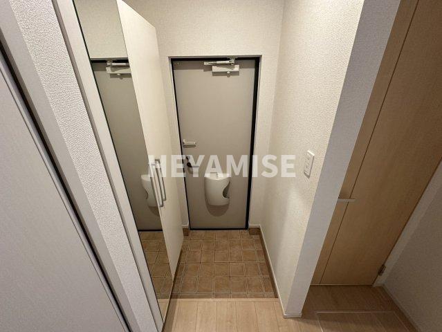 玄関　※室内画像は類似物件のもの