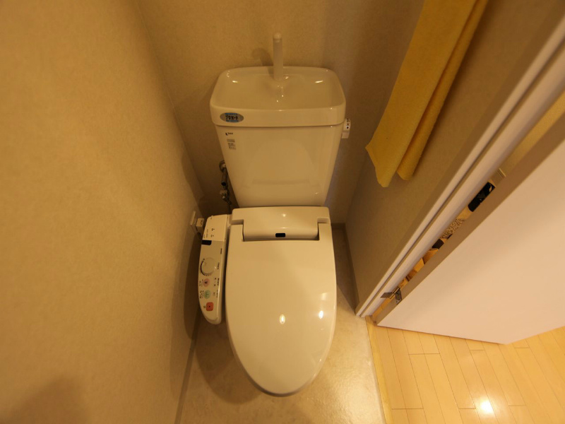 トイレ　温水洗浄暖房便座付トイレ