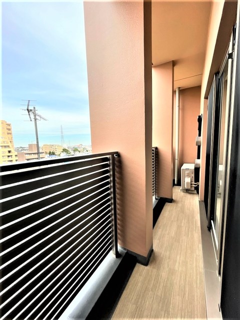 バルコニー　リビング側バルコニー（画像は７０１号室）