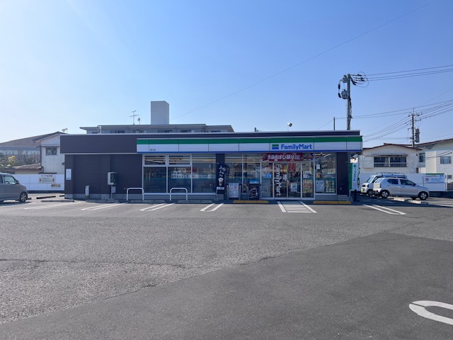 コンビニ　ファミリーマート（コンビニ）まで850m