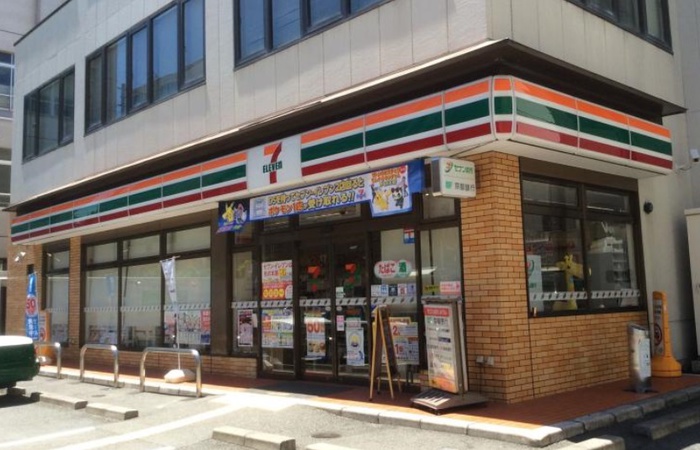 コンビニ　セブンイレブン京都阪急大宮駅南店（コンビニ）まで270m